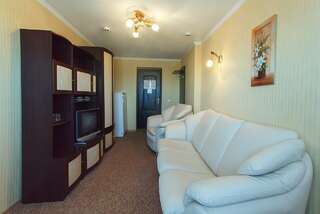 Гостиница Ольгинская Псков КОМФОРТ (двухкомнатный с видом на Кремль)-6